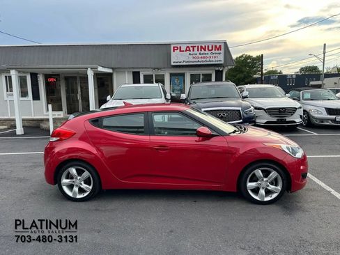 Used 2015 Hyundai Veloster FWD image 2