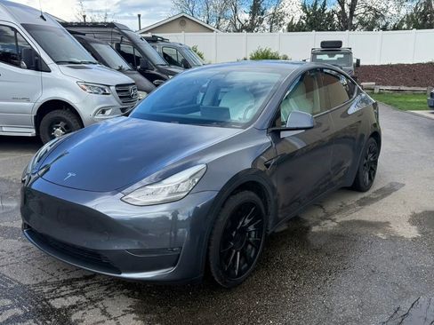 Used 2021 Tesla Model Y Long Range image 3