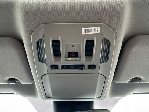 Used 2024 Toyota Highlander LE image 34