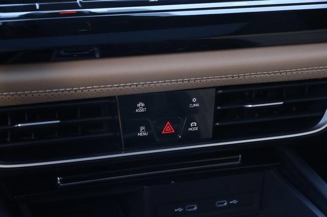 Used 2025 Volkswagen Atlas Cross Sport SE FWD image 19