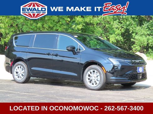 New 2027 Chrysler Pacifica Select w/ Family Tech Group AWD/4WD image 1