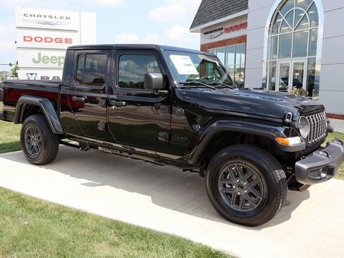 New 2025 Jeep Gladiator Sport image 3