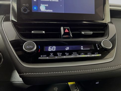 Certified 2025 Toyota Corolla SE w/ SE Package FWD image 15