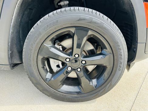 Used 2023 Jeep Grand Cherokee L Limited w/ Luxury Tech Group II image 47