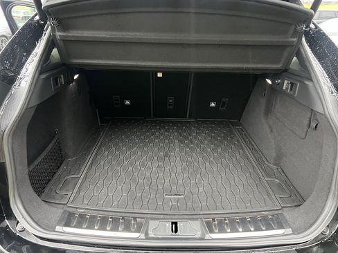 Used 2019 Jaguar F-PACE Premium image 36