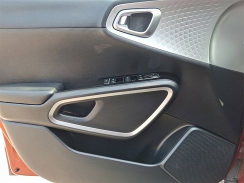 Used 2023 Kia Soul LX image 12