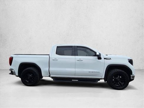 Used 2022 GMC Sierra 1500 SLE AWD/4WD image 4