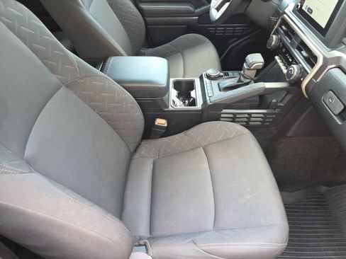 Used 2025 Toyota Tacoma SR5 w/ SR5 Upgrade Package AWD/4WD image 31