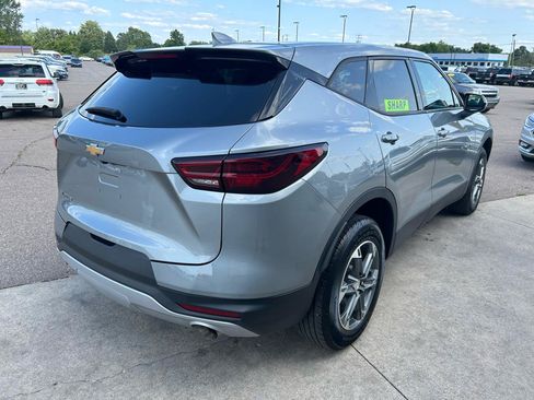 Used 2025 Chevrolet Blazer LT FWD image 5