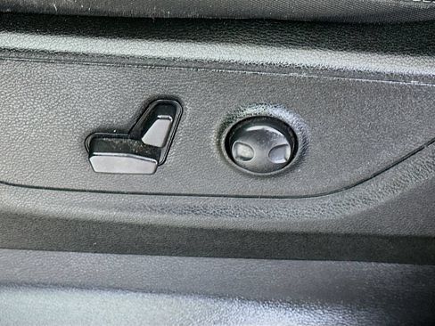 Used 2024 RAM 1500 4x4 Crew Cab image 22