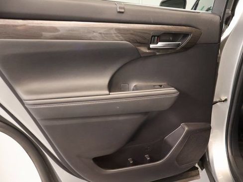 Used 2023 Toyota Highlander Platinum AWD/4WD image 29