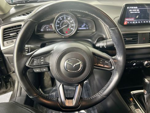 Used 2018 MAZDA MAZDA3 Touring image 11