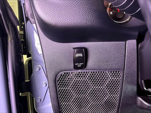 Used 2014 Jeep Wrangler Unlimited Sahara w/ Connectivity Group AWD/4WD image 16