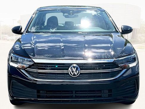 Used 2024 Volkswagen Jetta SE image 2