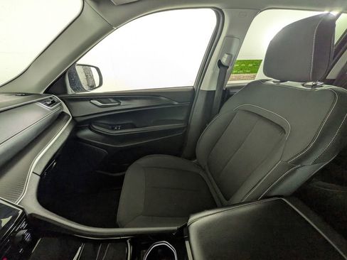 Certified 2023 Jeep Grand Cherokee Laredo image 31