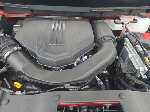 Used 2025 Chevrolet Traverse LT w/ Driver Confidence Package image 16