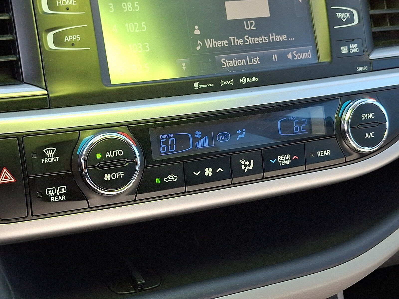 Used 2019 Toyota Highlander XLE AWD/4WD image 17
