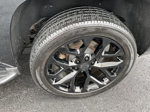 Used 2017 GMC Yukon SLT w/ Premium Edition AWD/4WD image 18