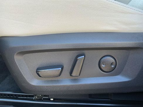 Used 2025 Nissan Rogue SV AWD/4WD image 17