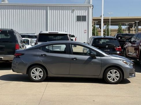 Used 2025 Nissan Versa S FWD image 3
