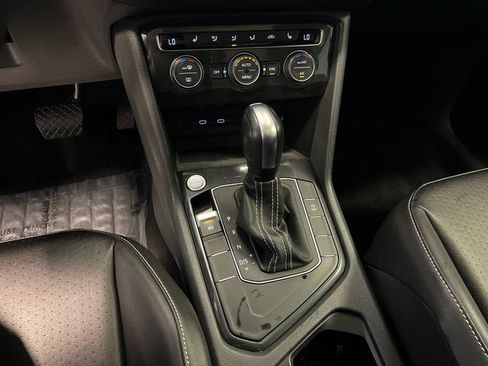 Used 2021 Volkswagen Tiguan SE image 27