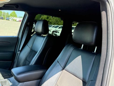 Used 2021 Jeep Grand Cherokee Laredo X AWD/4WD image 16