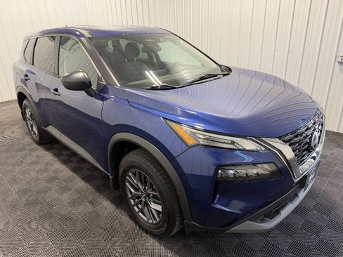 Used 2022 Nissan Rogue S AWD/4WD image 2