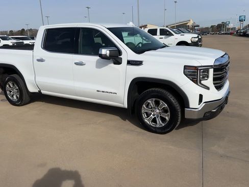 Used 2025 GMC Sierra 1500 SLT image 3