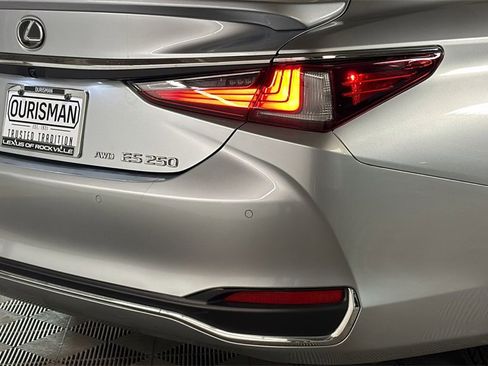 Certified 2023 Lexus ES 250 w/ Premium Package image 9