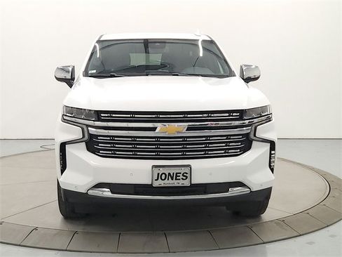 Used 2023 Chevrolet Suburban Premier image 2