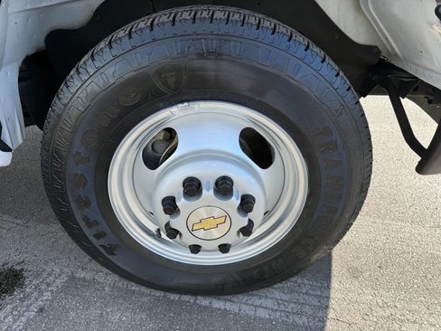 Used 2016 Chevrolet Express 3500 image 21