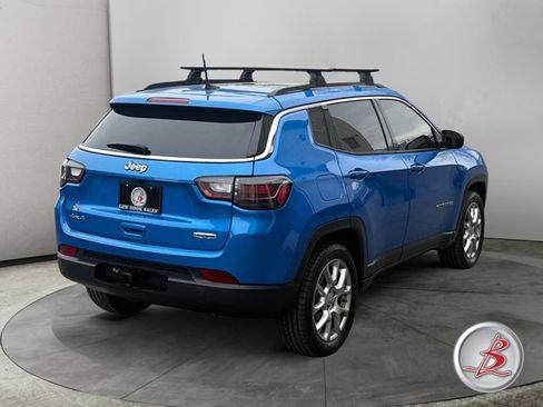 Used 2022 Jeep Compass Latitude w/ Sun and Sound Group AWD/4WD image 7