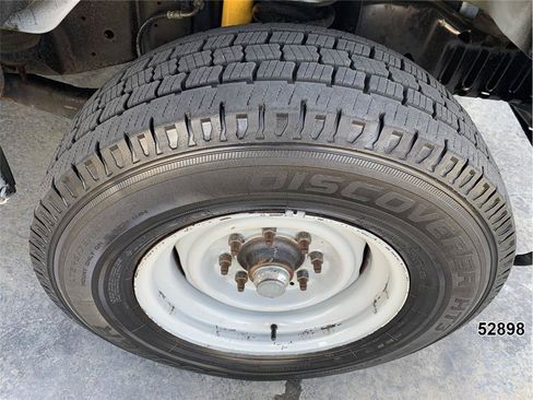 Used 2014 Ford E-350 and Econoline 350 Super Duty RWD image 25
