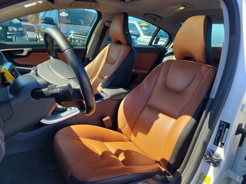 Used 2017 Volvo S60 T5 Inscription image 16