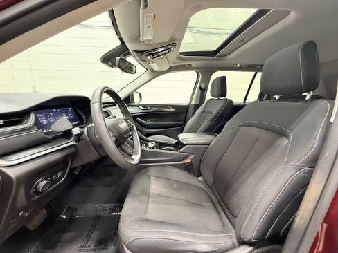 Used 2023 Jeep Grand Cherokee Laredo w/ Luxury Tech Group I AWD/4WD image 26