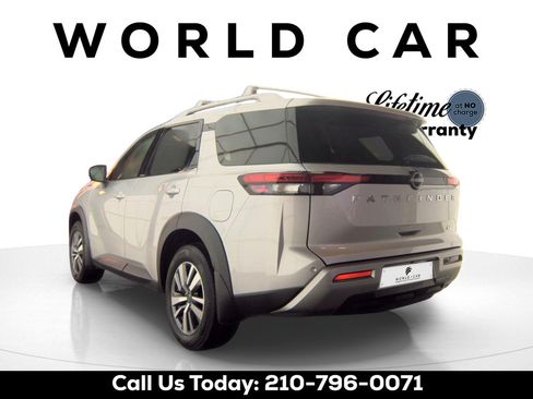 Used 2025 Nissan Pathfinder SL w/ Cargo Package FWD image 3