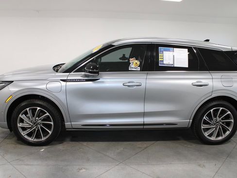 Used 2022 Lincoln Corsair Grand Touring image 6