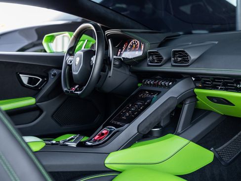 Used 2022 Lamborghini Huracan EVO image 40