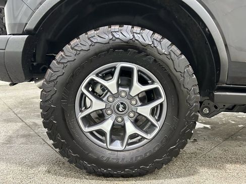 Used 2025 Ford Bronco Badlands image 9