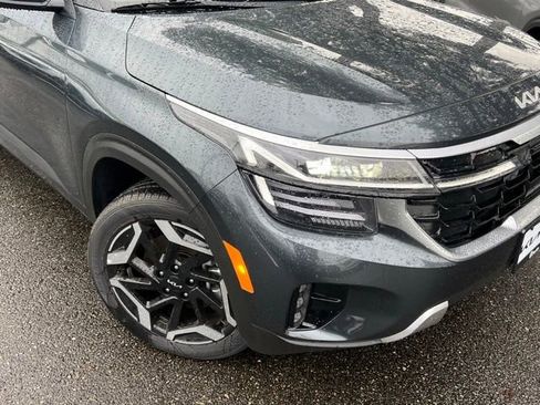 Certified 2025 Kia Seltos SX w/ SX Sunroof Package image 2