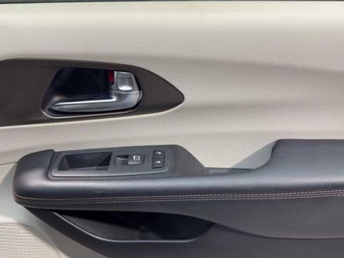 Used 2019 Chrysler Pacifica Touring-L Plus w/ Tire & Wheel Group FWD image 15