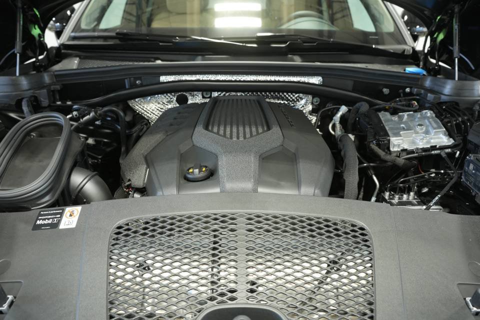 Certified 2026 Porsche Macan AWD/4WD image 29