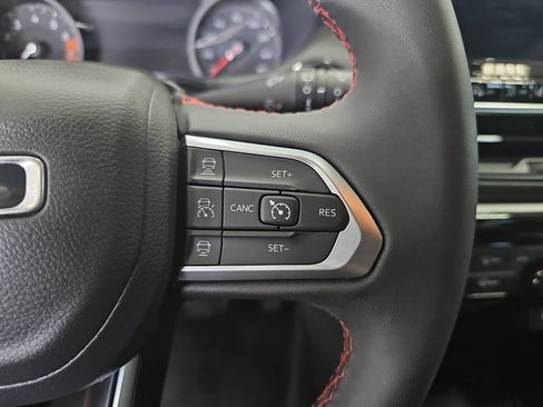 Used 2025 Jeep Compass Trailhawk AWD/4WD image 17