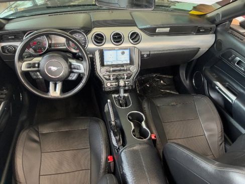 Used 2018 Ford Mustang Premium image 3