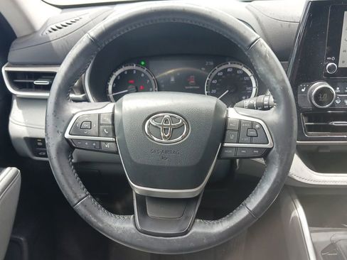 Used 2023 Toyota Highlander XLE FWD image 23