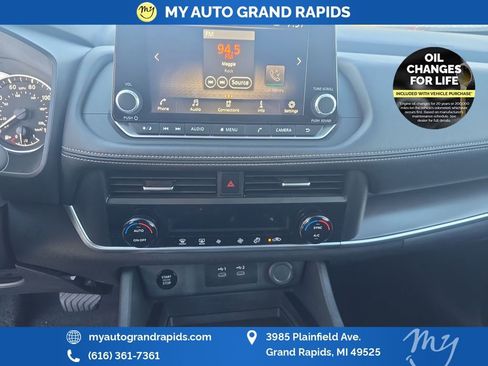 Used 2025 Nissan Rogue SV AWD/4WD image 19