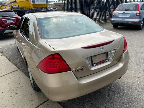 Used 2006 Honda Accord LX image 2
