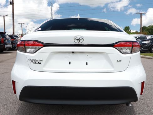 Used 2025 Toyota Corolla LE w/ Convenience Package FWD image 4