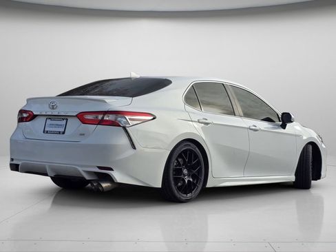 Used 2020 Toyota Camry SE image 19