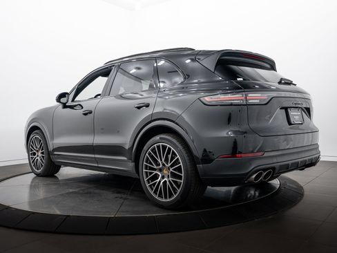 Certified 2023 Porsche Cayenne S AWD/4WD image 3
